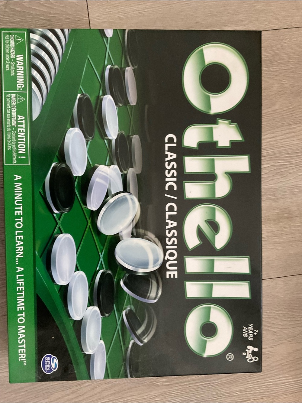 Classic Othello Board Game in Green, Black, White